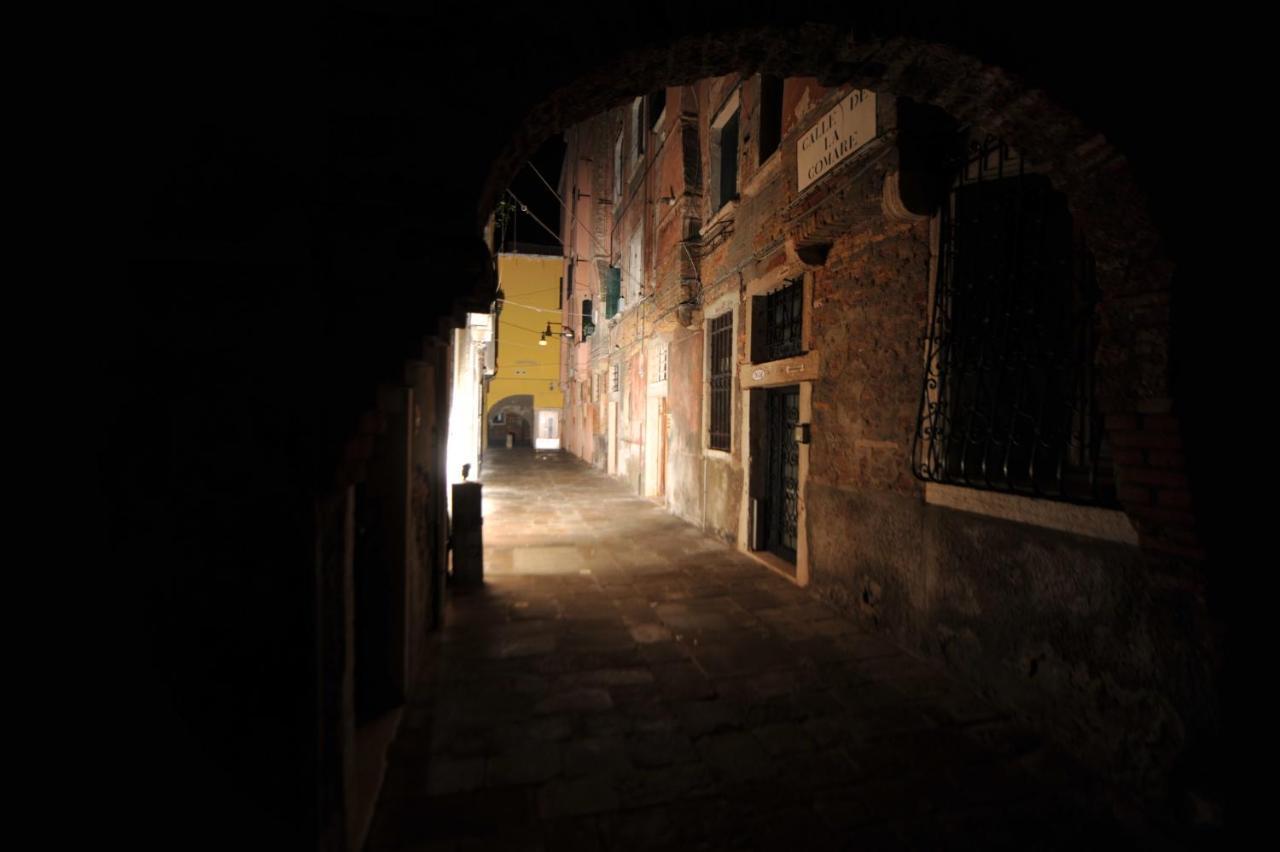 Calle De La Comare Venesia Bagian luar foto